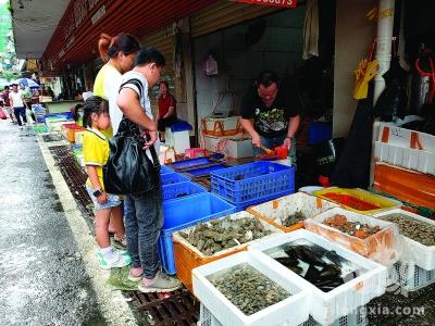 小龙虾上市旺季到来，价格“跳水” 吃货们可一饱口福