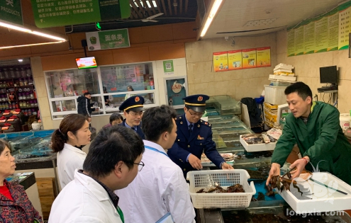 浙江桐乡开展小龙虾专项检查 给小龙虾做“体检”
